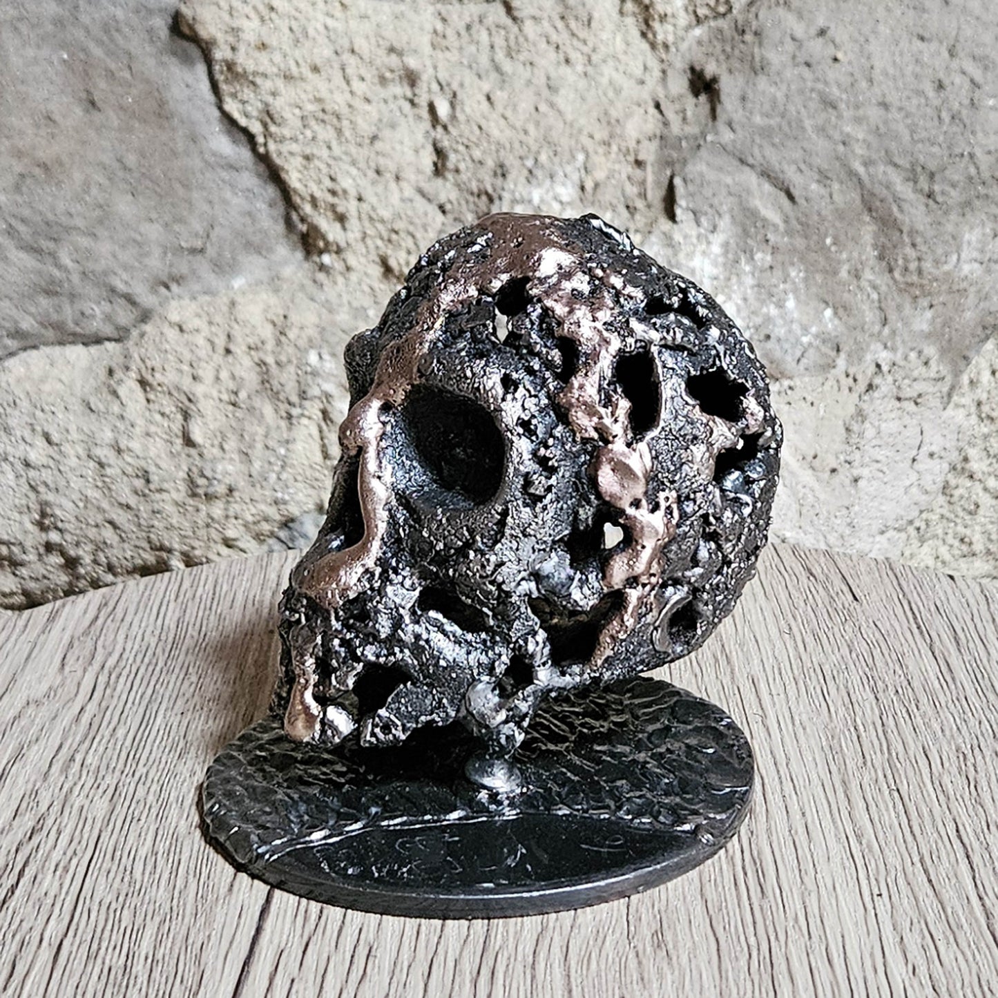 Crane 2-24 - Sculpture tete de mort metal dentelle acier et bronze