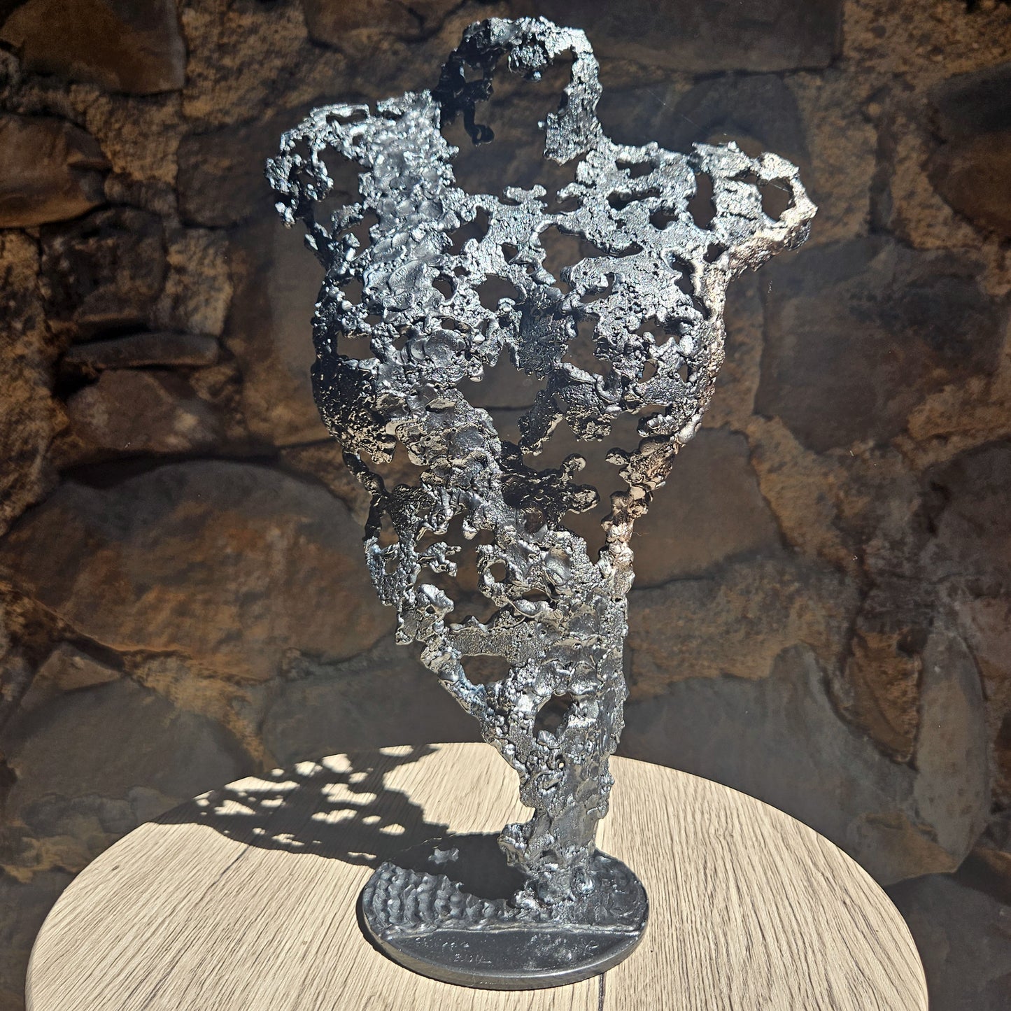 Sculpture corps féminin en dentelle de métal acier et bronze