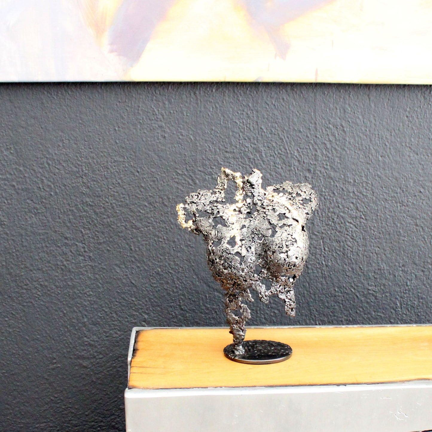 Pavarti Incertitude - Sculpture métal Corps femme dentelle acier et laiton