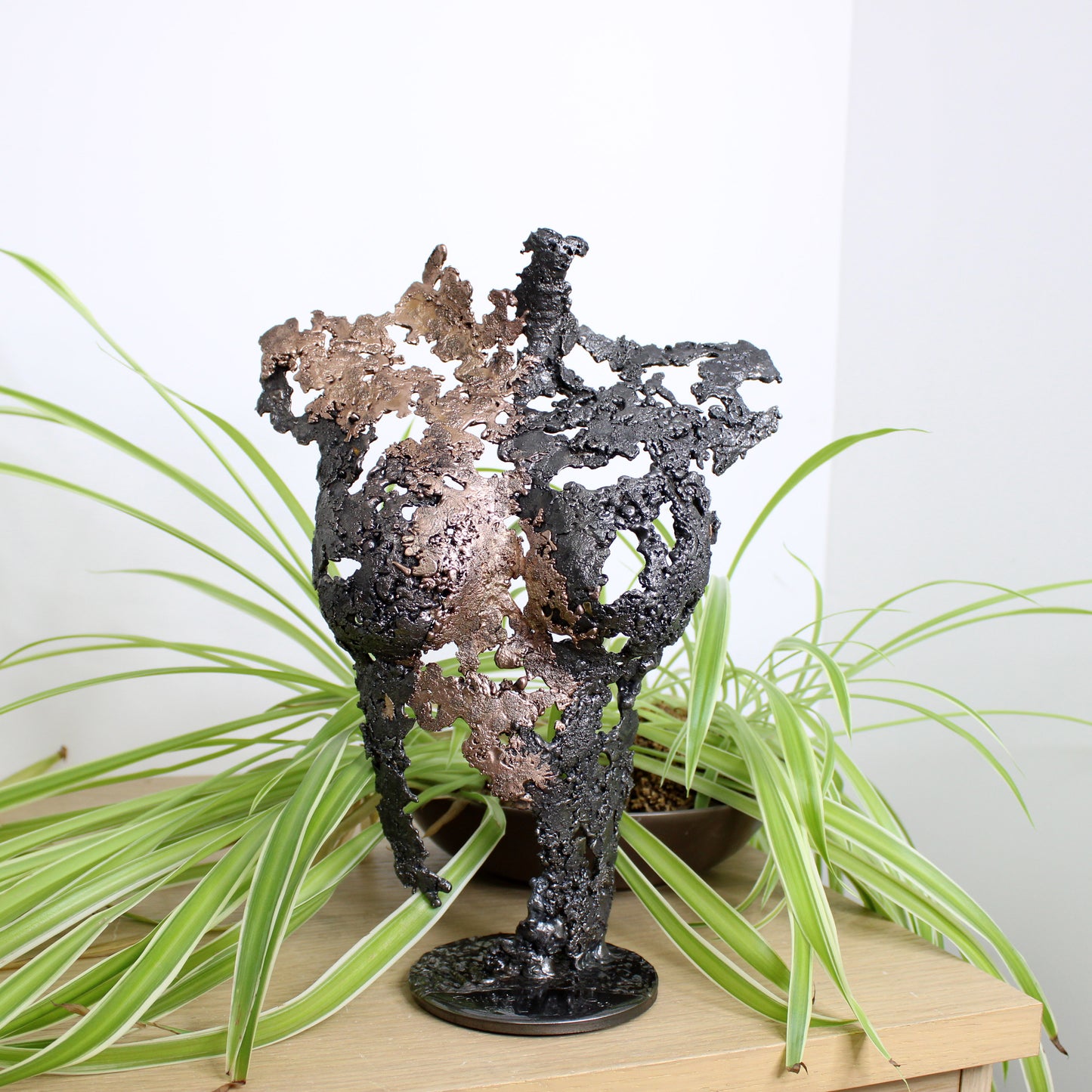 Pavarti Rosée du bois - sculpture corps féminin dentelle métal, Acier et Bronze