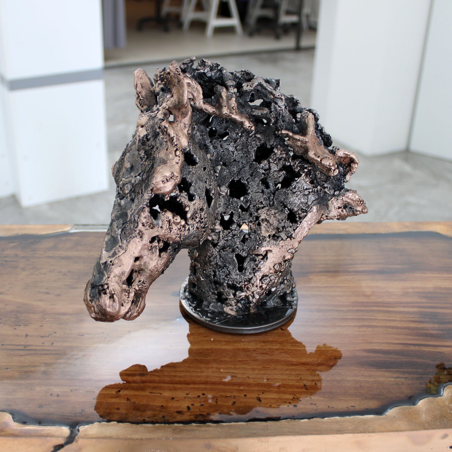 Cheval barbe 34-23 - Sculpture tete de cheval dentelle métal acier et bronze