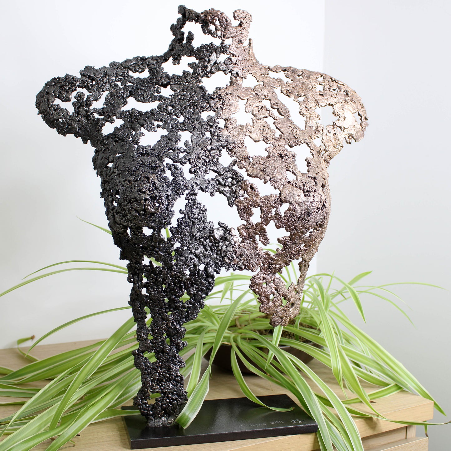 Belisama Tradition - Sculpture bustier femme dentelle métal bronze et acier