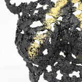 Pavarti Eclaircissement - Sculpture bustier femme dentelle métal acier noir et feuilles or 24 carats
