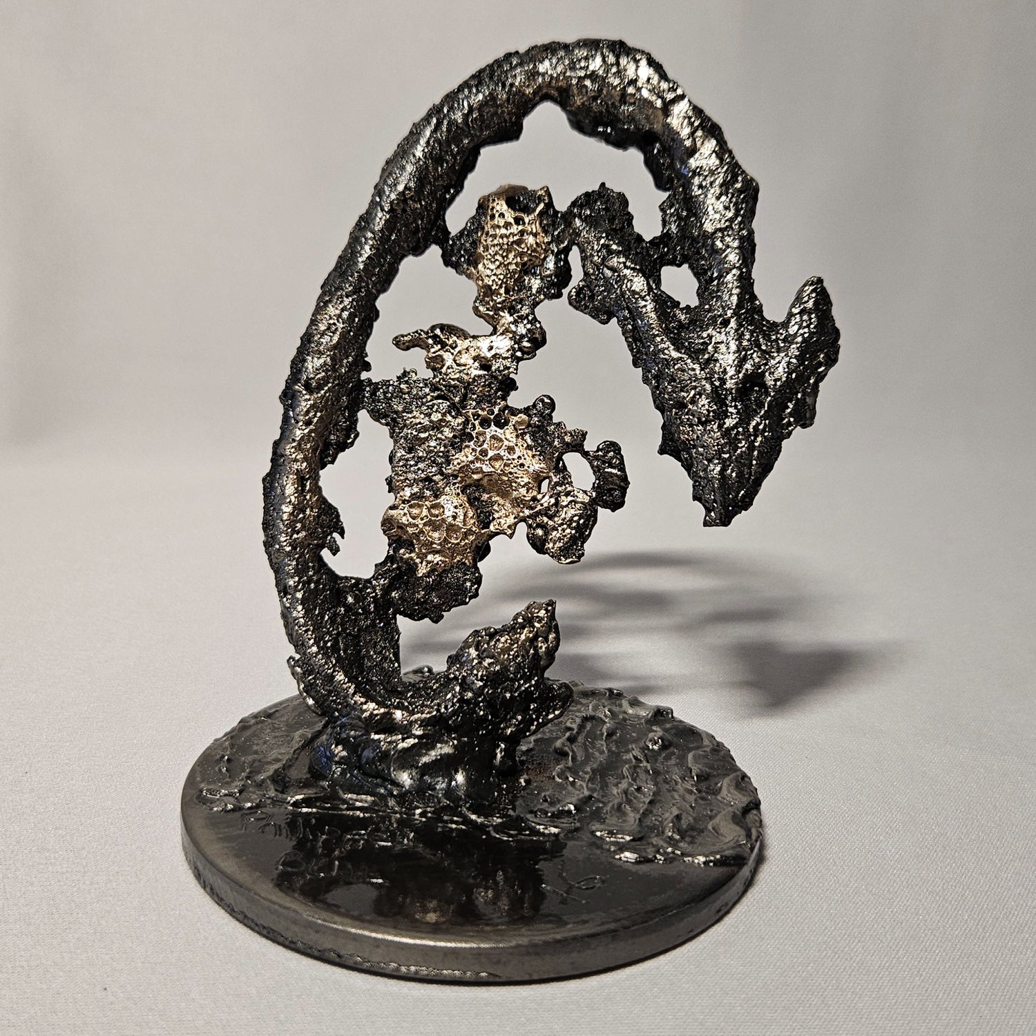 Sculptures Zodiaque et symboles en dentelle de métal de Philippe Buil