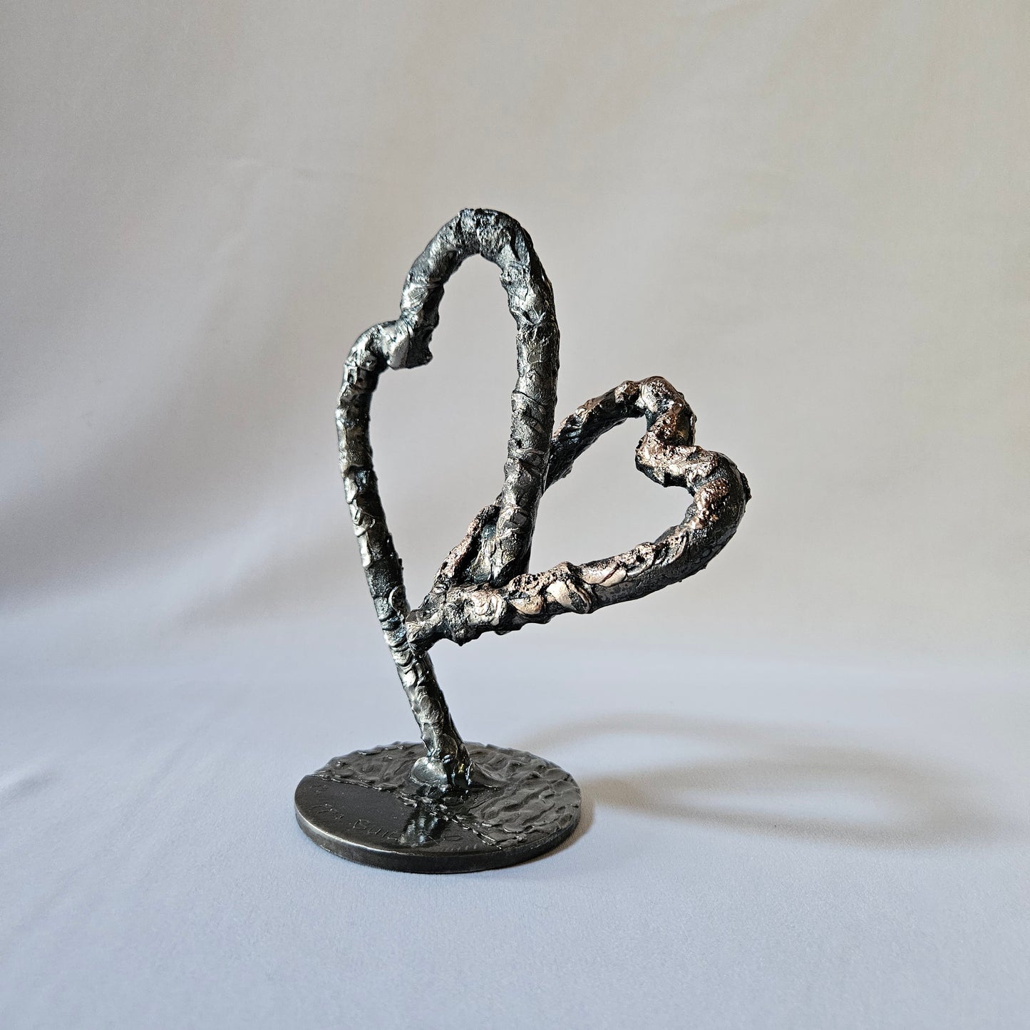 sculpture contemporaine cœur en dentelle de métal