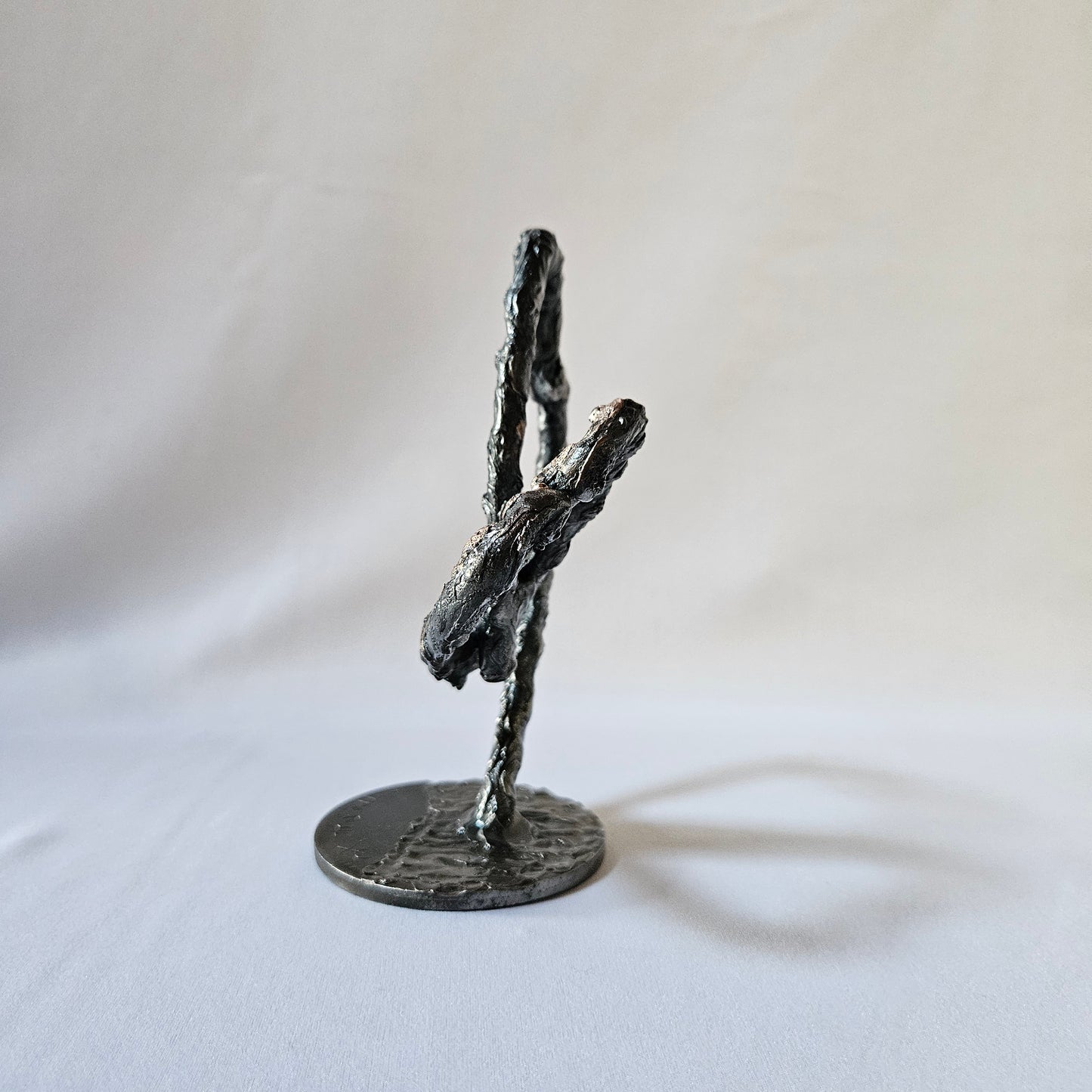 œuvre artistique cœurs entrelacés design moderne