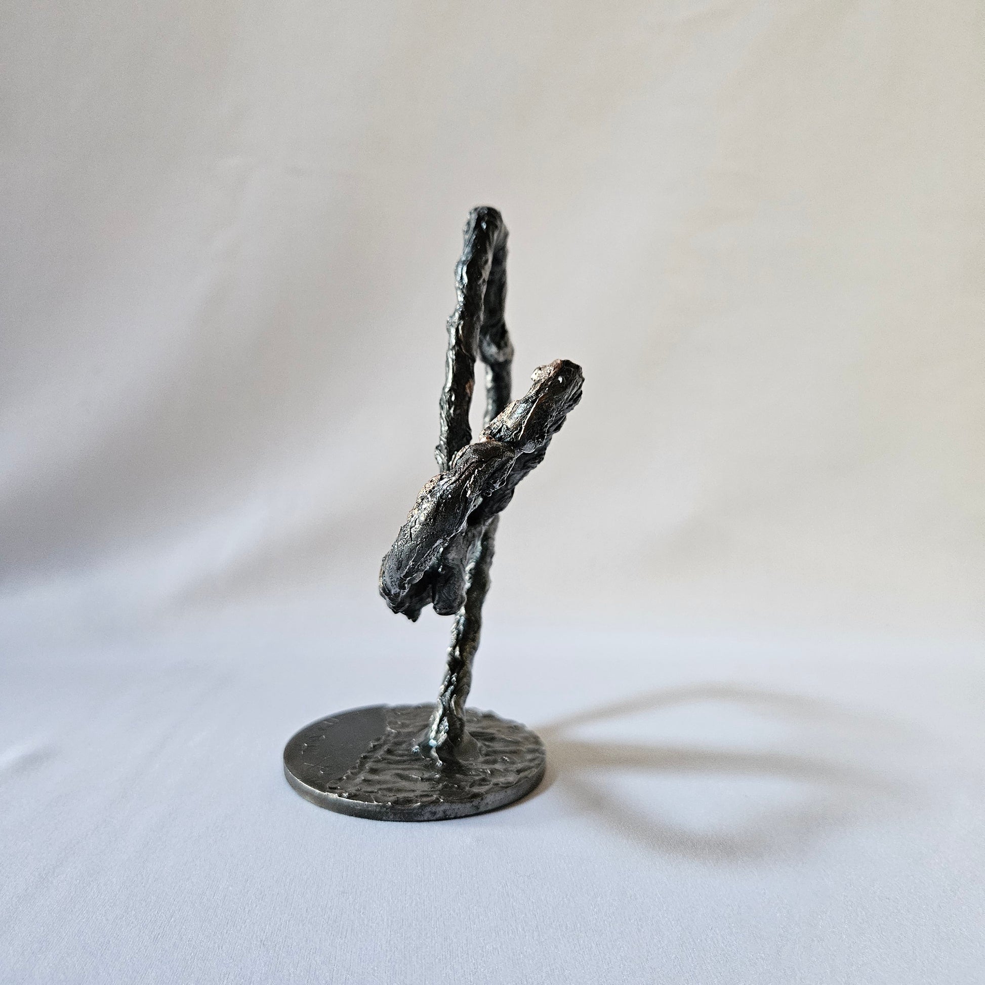 œuvre artistique cœurs entrelacés design moderne