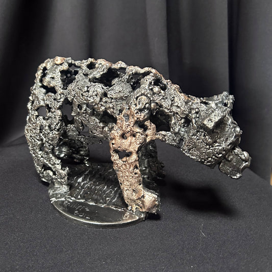 Sculpture d'ours en dentelle de métal acier et bronze, création contemporaine Philippe Buil, pièce unique.