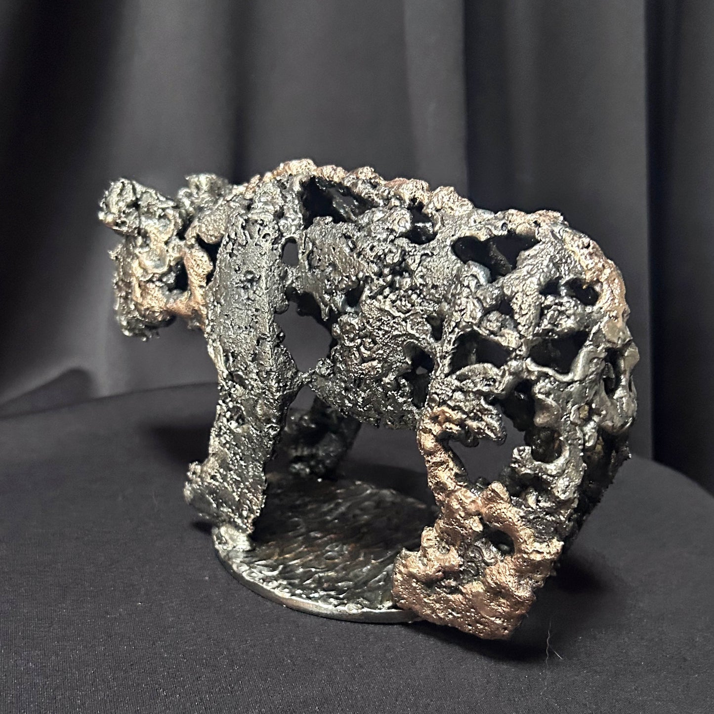 Ours de veille – sculpture acier et bronze signée sur socle