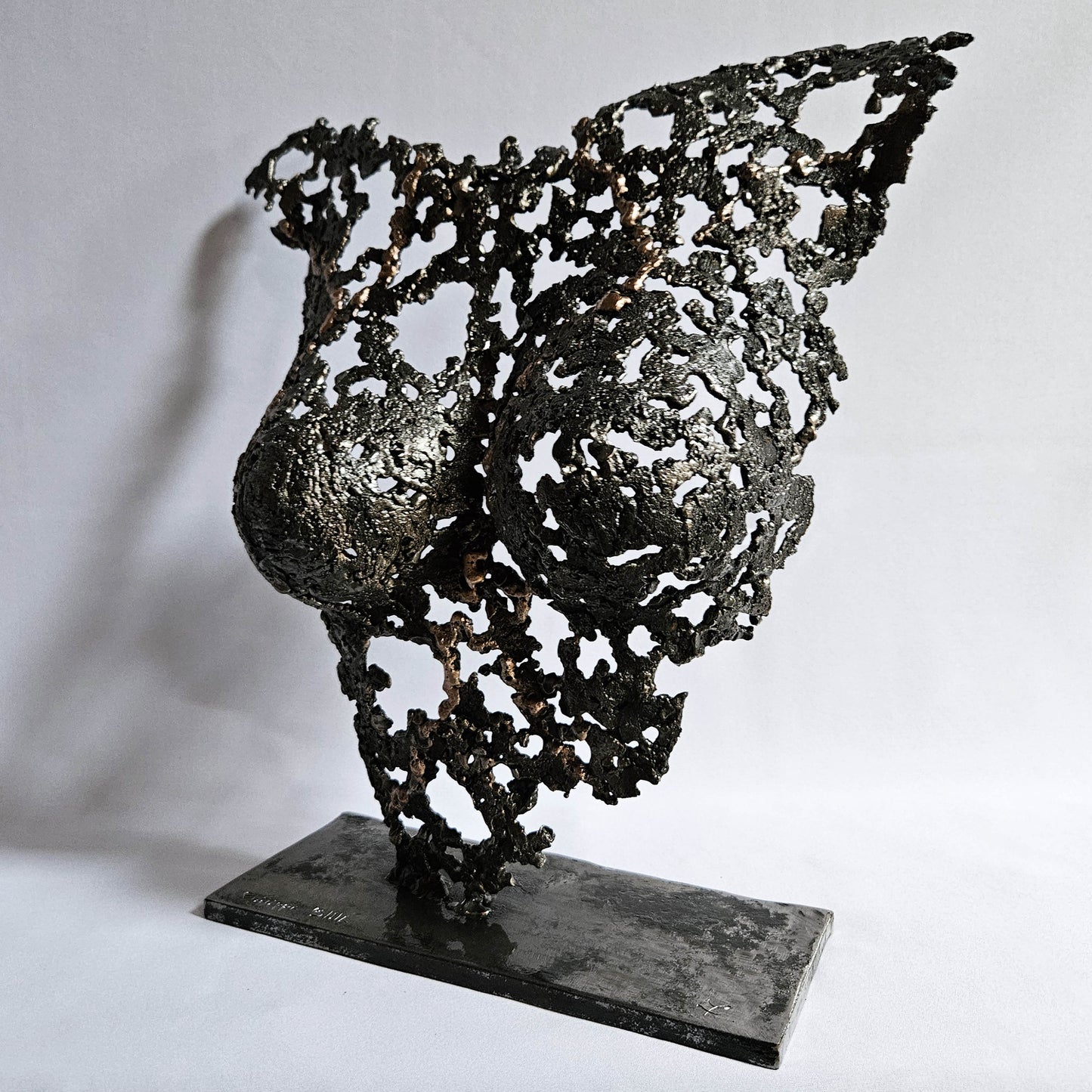 Buste féminin contemporain ajouré en métal sculpture artistique