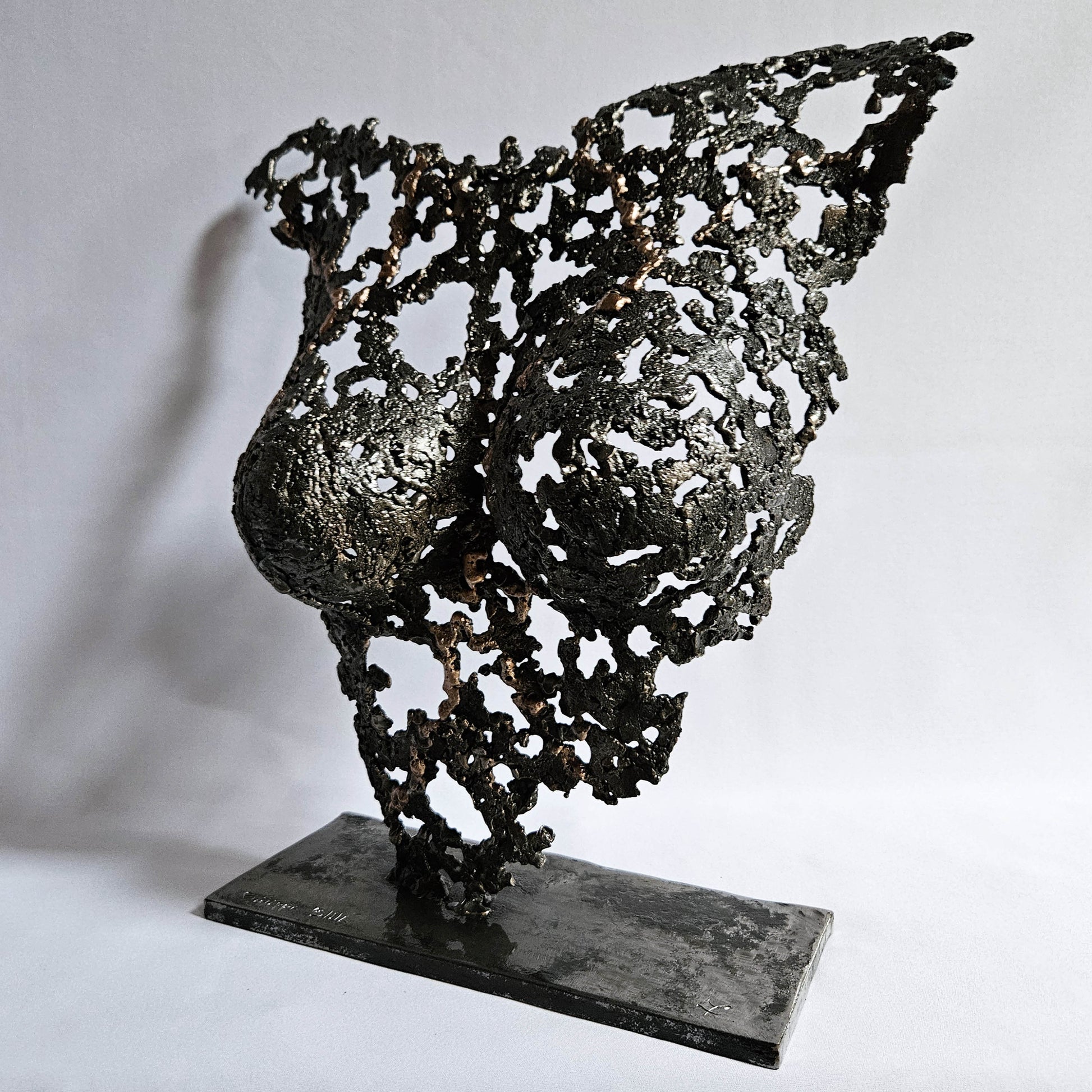 Buste féminin contemporain ajouré en métal sculpture artistique