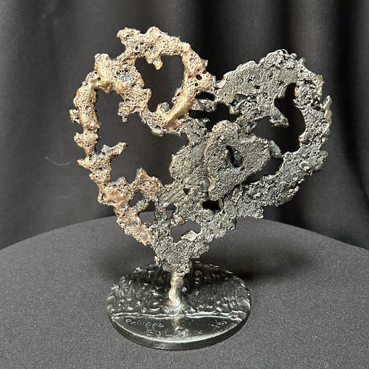 Coeur sculpté en dentelle de métal acier et bronze de Philippe Buil
