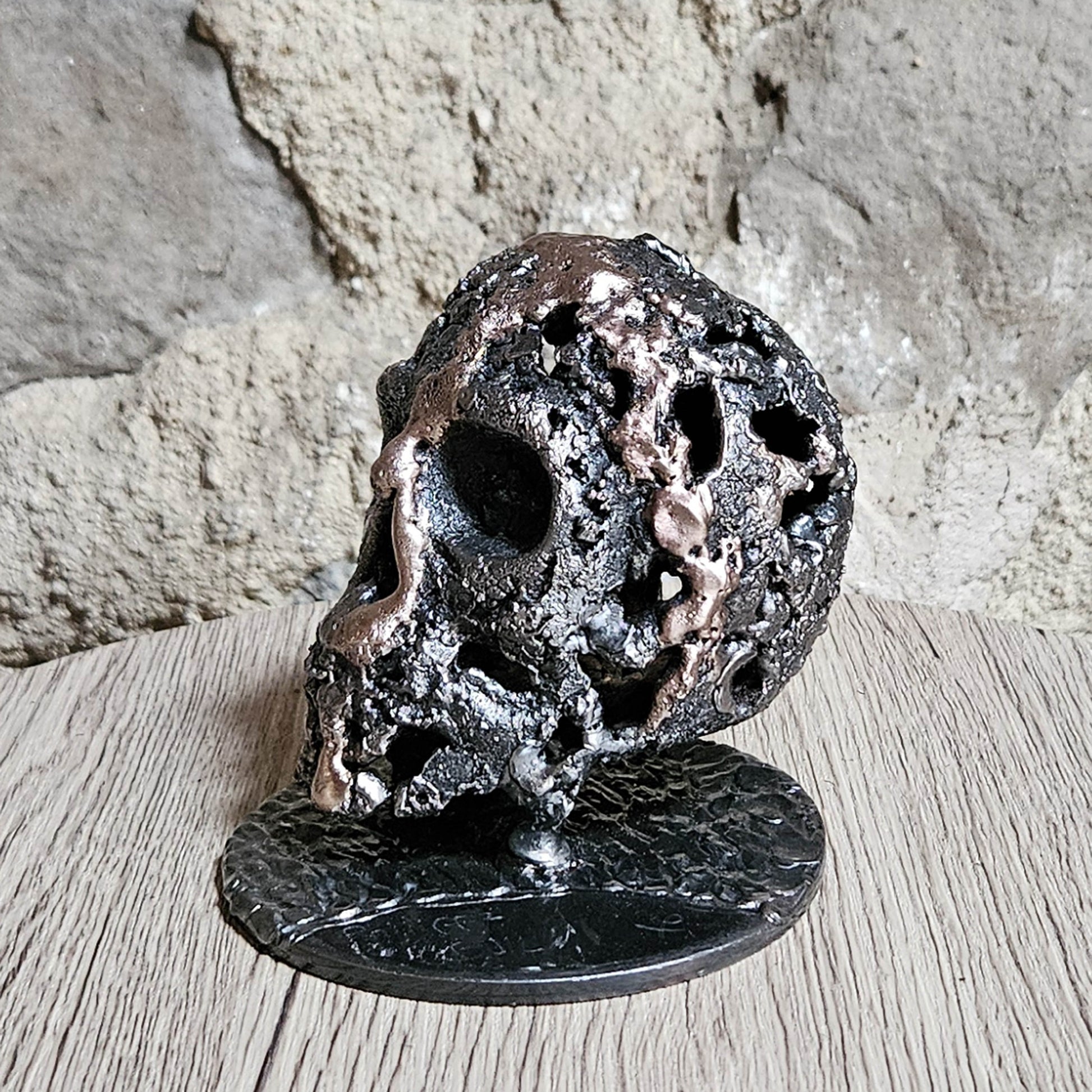 Crane 2-24 - Sculpture tete de mort metal dentelle acier et bronze