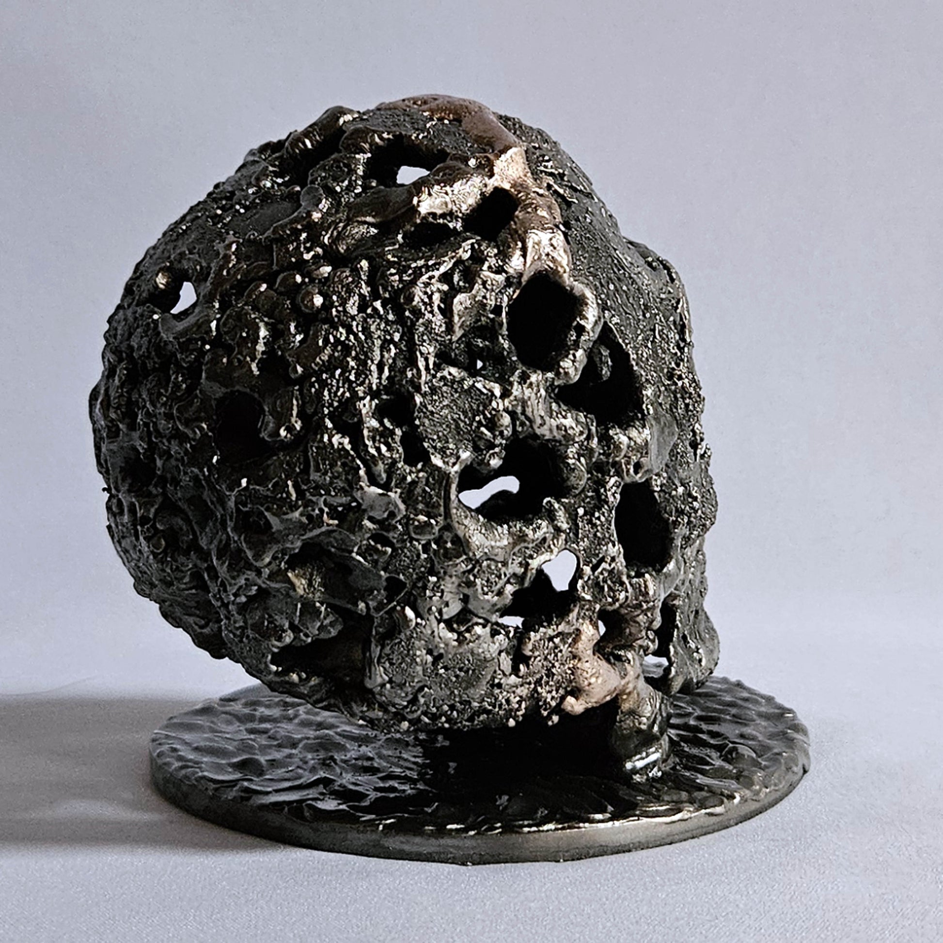 Crane 2-24 - Sculpture tete de mort metal dentelle acier et bronze