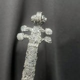 Détail du haut du violon en dentelle d'acier, sculpture de Philippe Buil