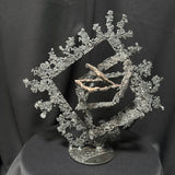 Sculpture Les Carrés du Secret, Philippe Buil — dentelle d'acier et de bronze, carrés imbriqués, vue frontale