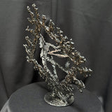 Sculpture contemporaine géométrique en dentelle d’acier