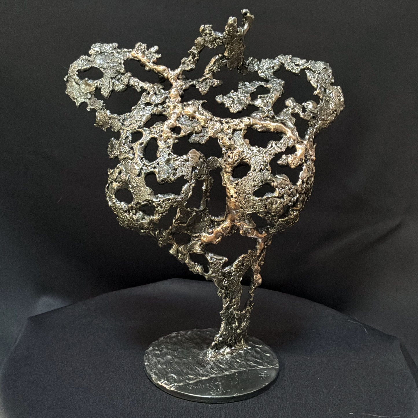 Sculpture corps féminin métal Pavarti Éclosion en acier et bronze par Philippe Buil