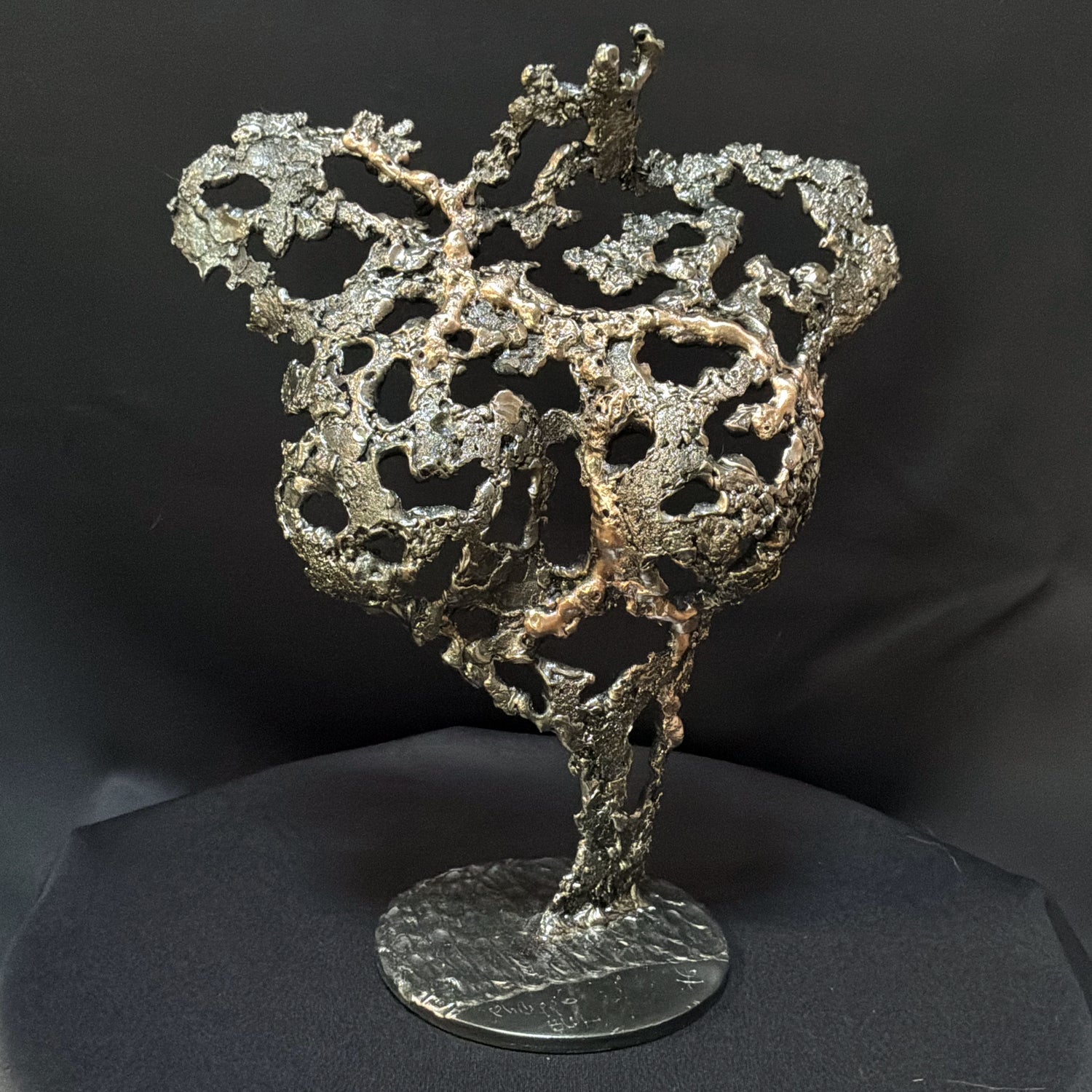 Sculpture corps féminin métal Pavarti Éclosion en acier et bronze par Philippe Buil
