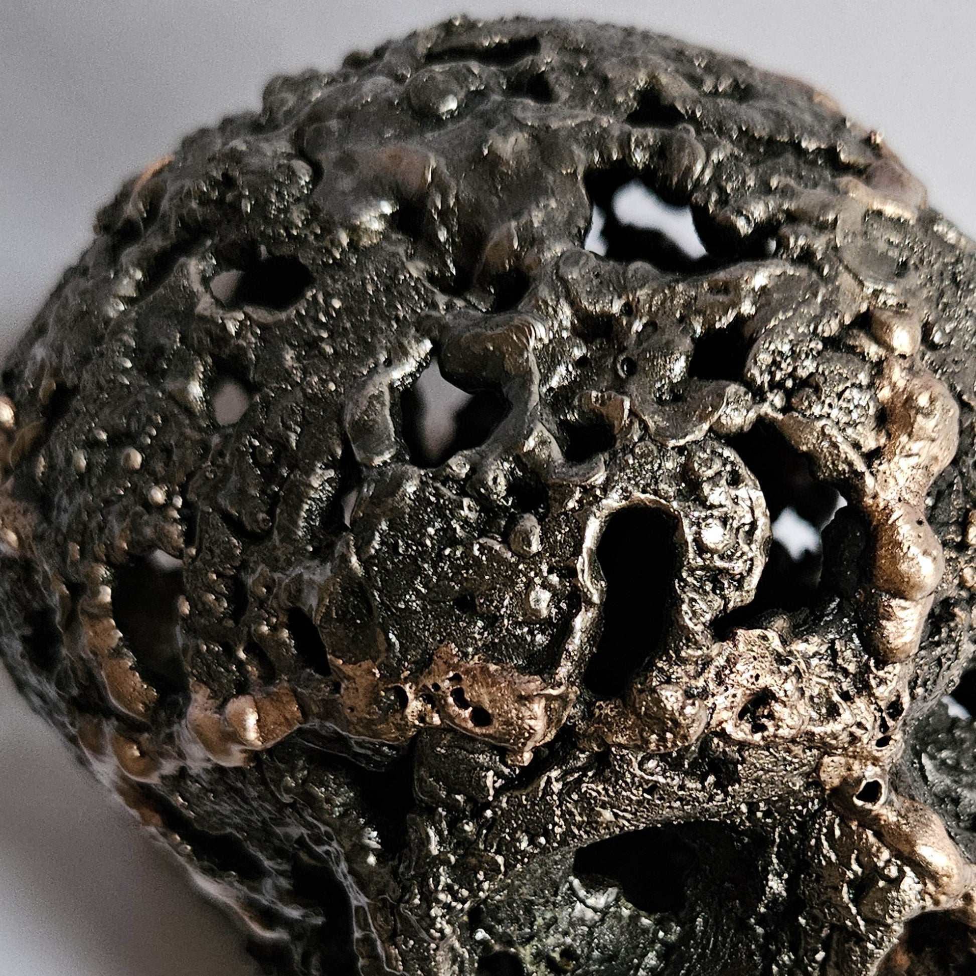 Vanité 3-24 - Sculpture crane metal dentelle acier et bronze