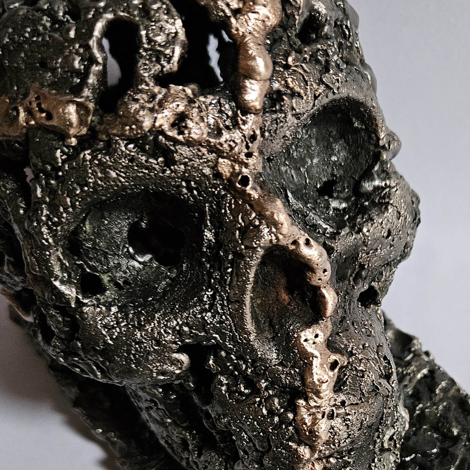 Vanité 3-24 - Sculpture crane metal dentelle acier et bronze