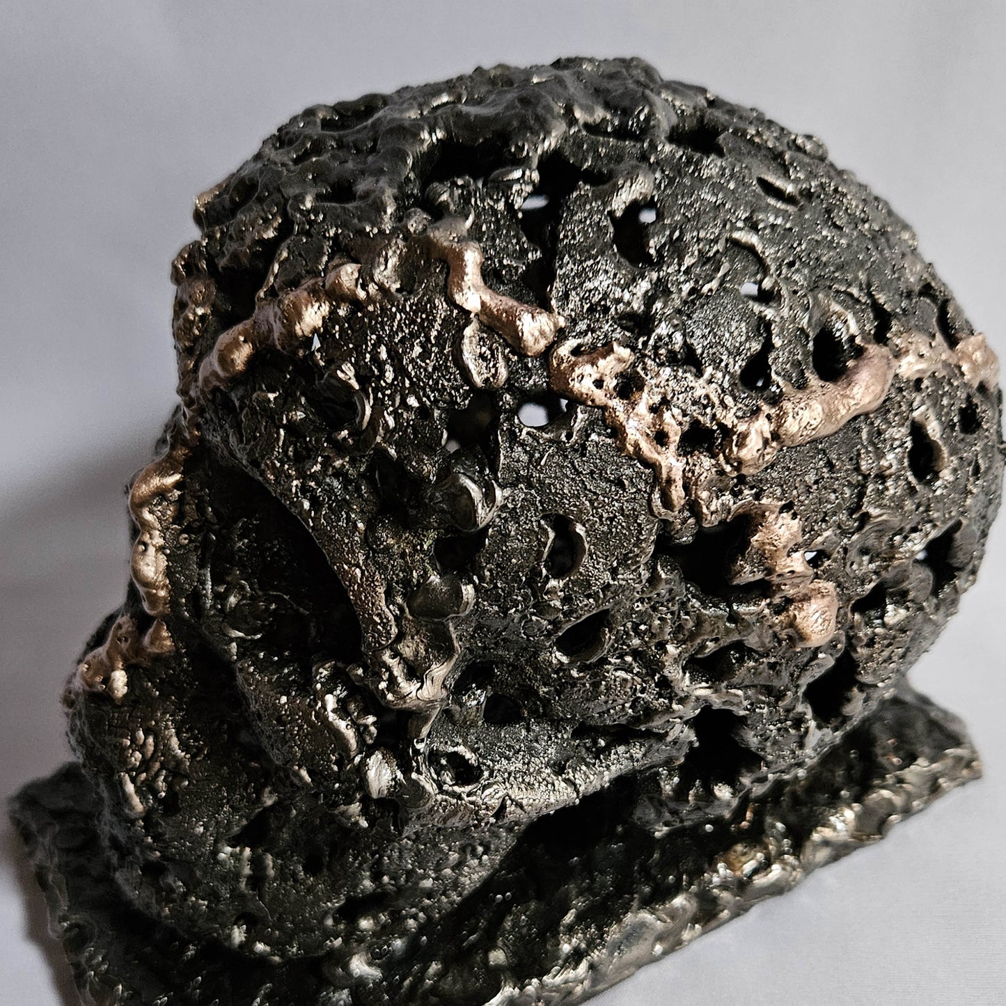 Vanité 3-24 - Sculpture crane metal dentelle acier et bronze