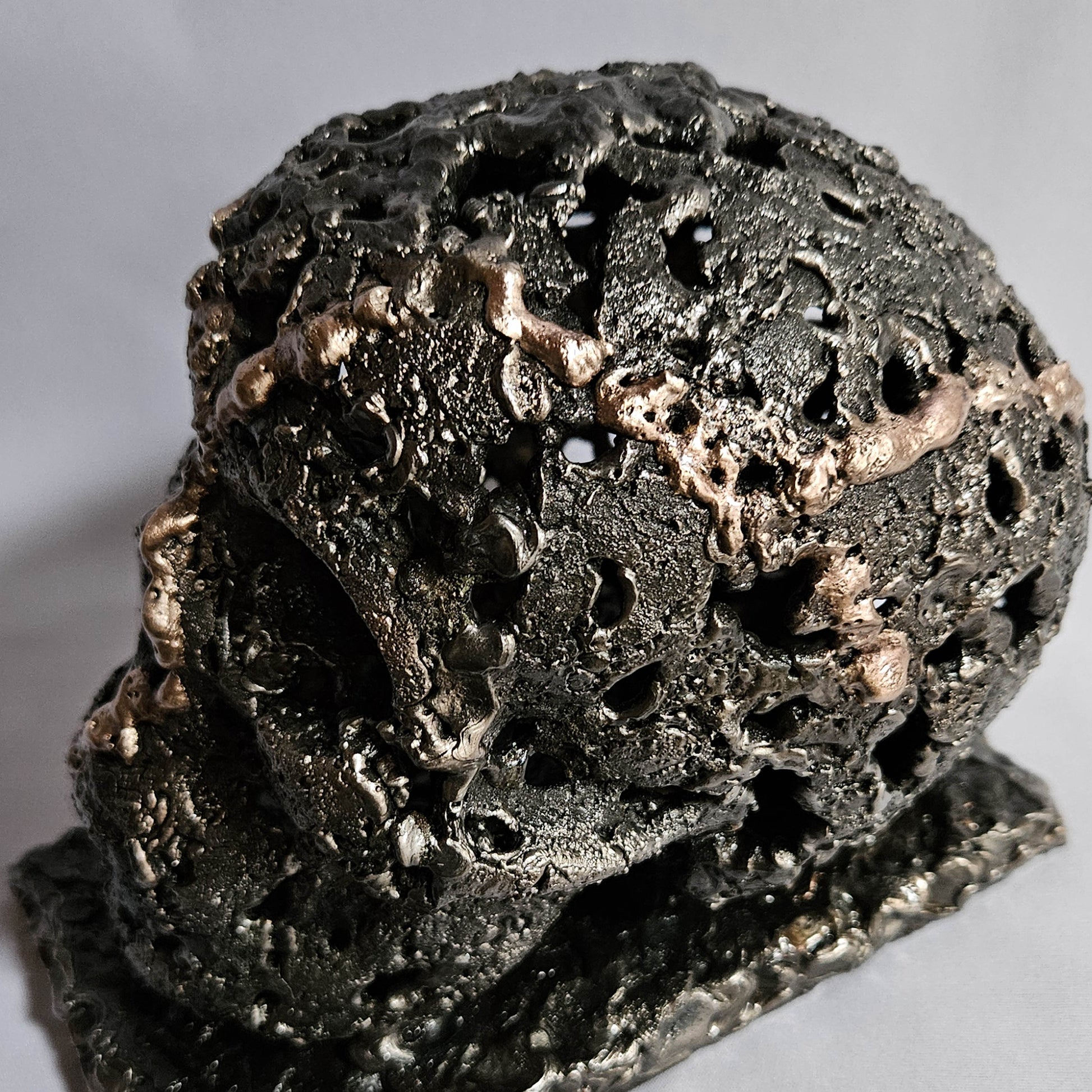 Vanité 3-24 - Sculpture crane metal dentelle acier et bronze