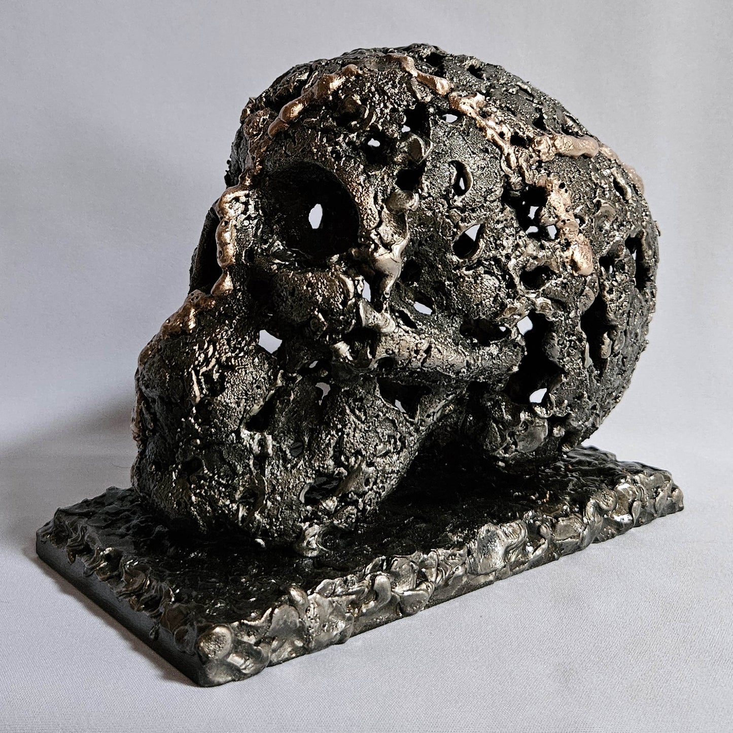 Vanité 3-24 - Sculpture crane metal dentelle acier et bronze