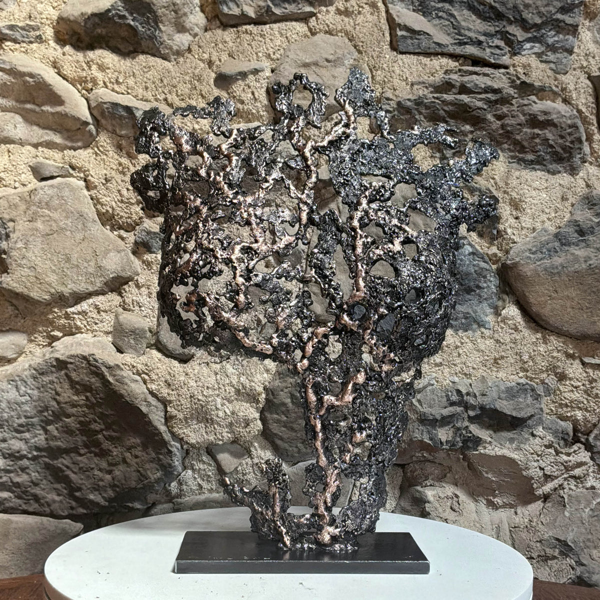 Sculpture Au cœur du feu en acier et bronze, œuvre unique de la collection Corps Taille réelle
