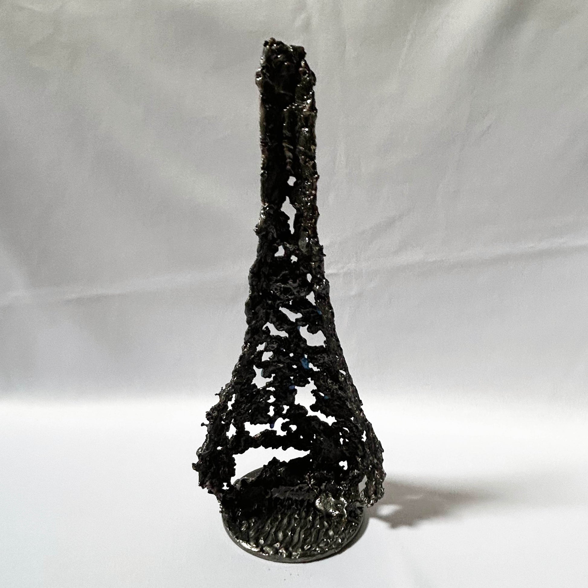 œuvre métal bouteille champagne design moderne résine bleue vue de dos