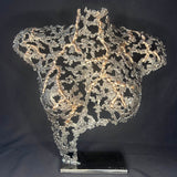 Buste féminin à taille réelle en dentelle de métal, sculpture en acier et bronze de Philippe Buil, forme ajourée organique, série Belisama.