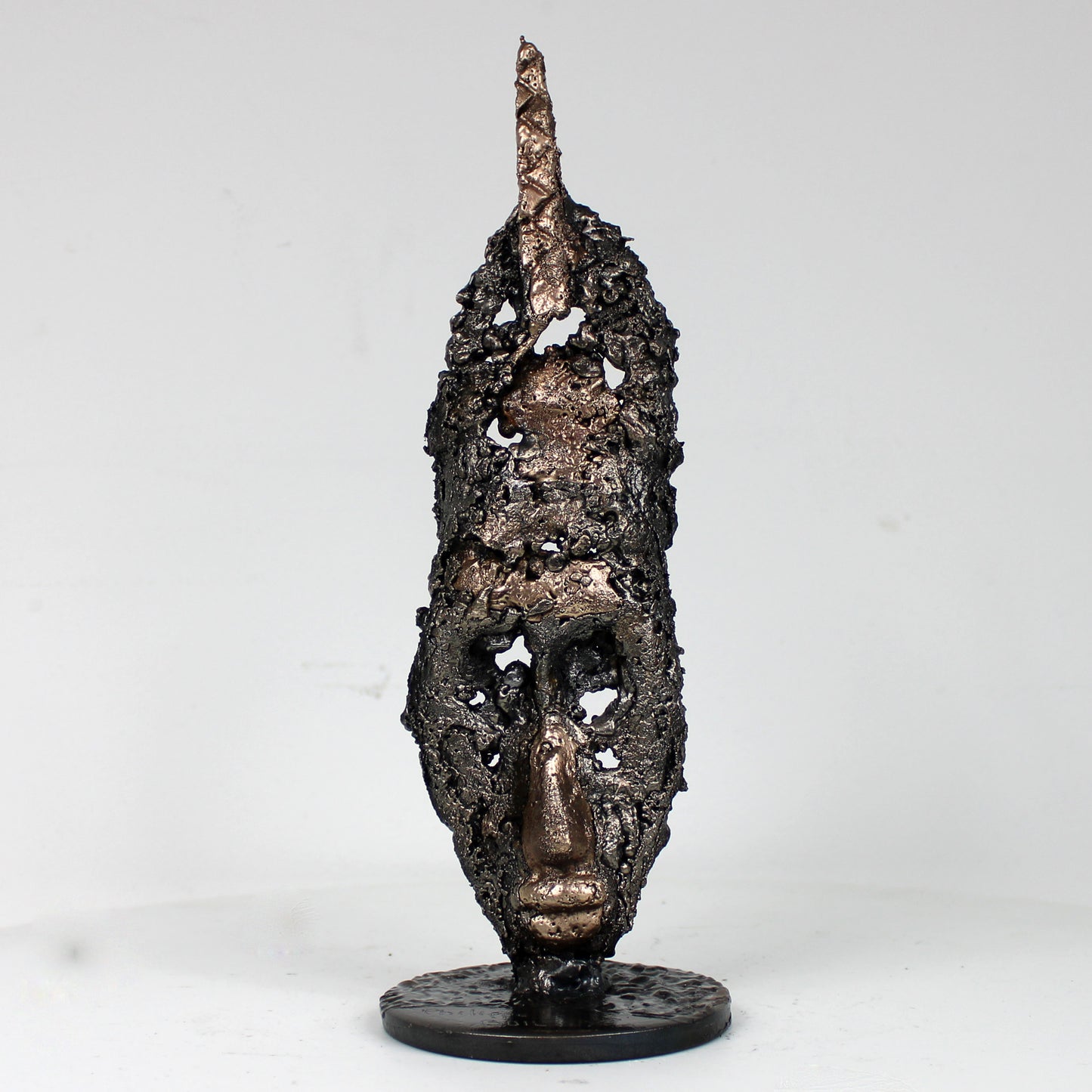 Sculpture masque africain lundi bronze acier corne unique