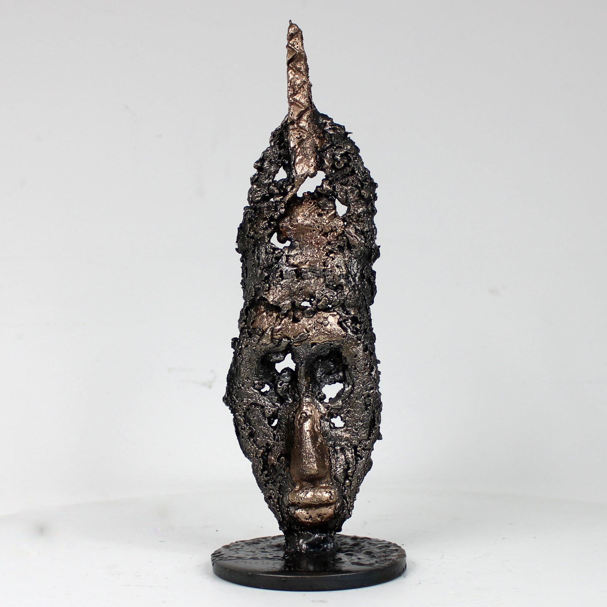 Sculpture masque africain lundi bronze acier corne unique