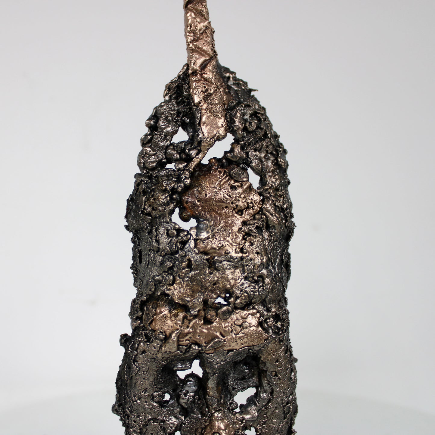 Détail sculpture masque africain lundi bronze acier corne unique