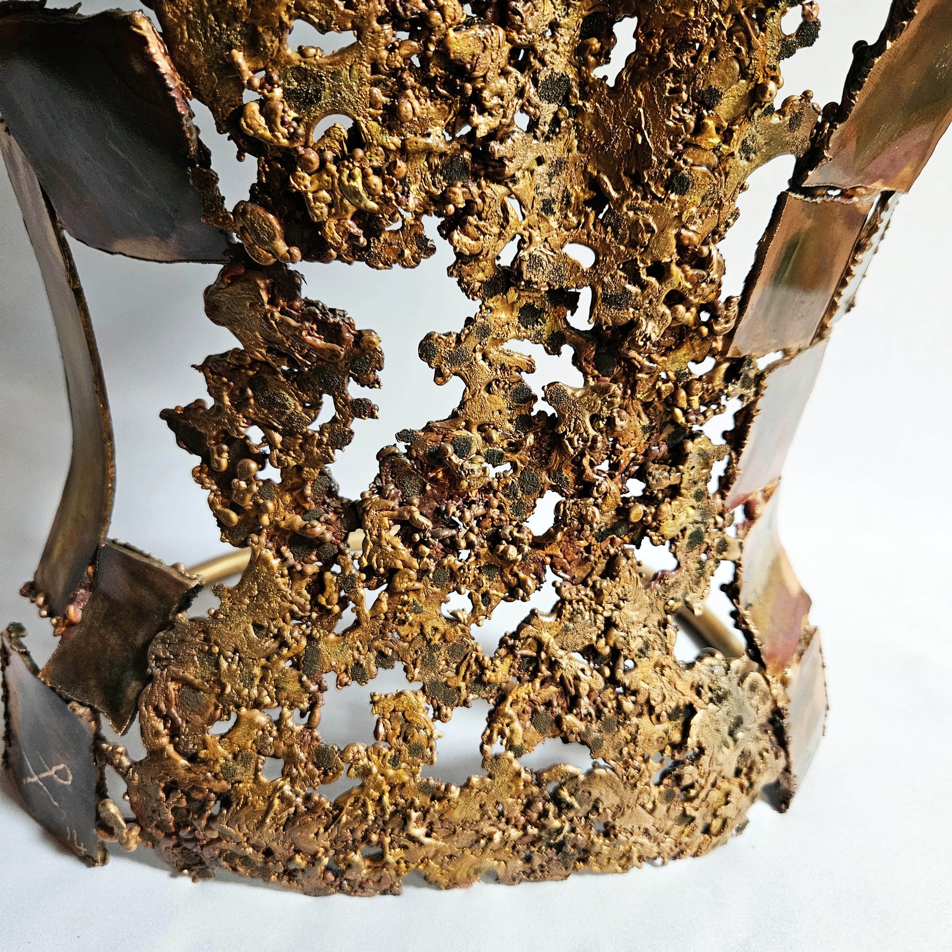 Kouros Action vérité - Sculpture Dos en dentelle de bronze