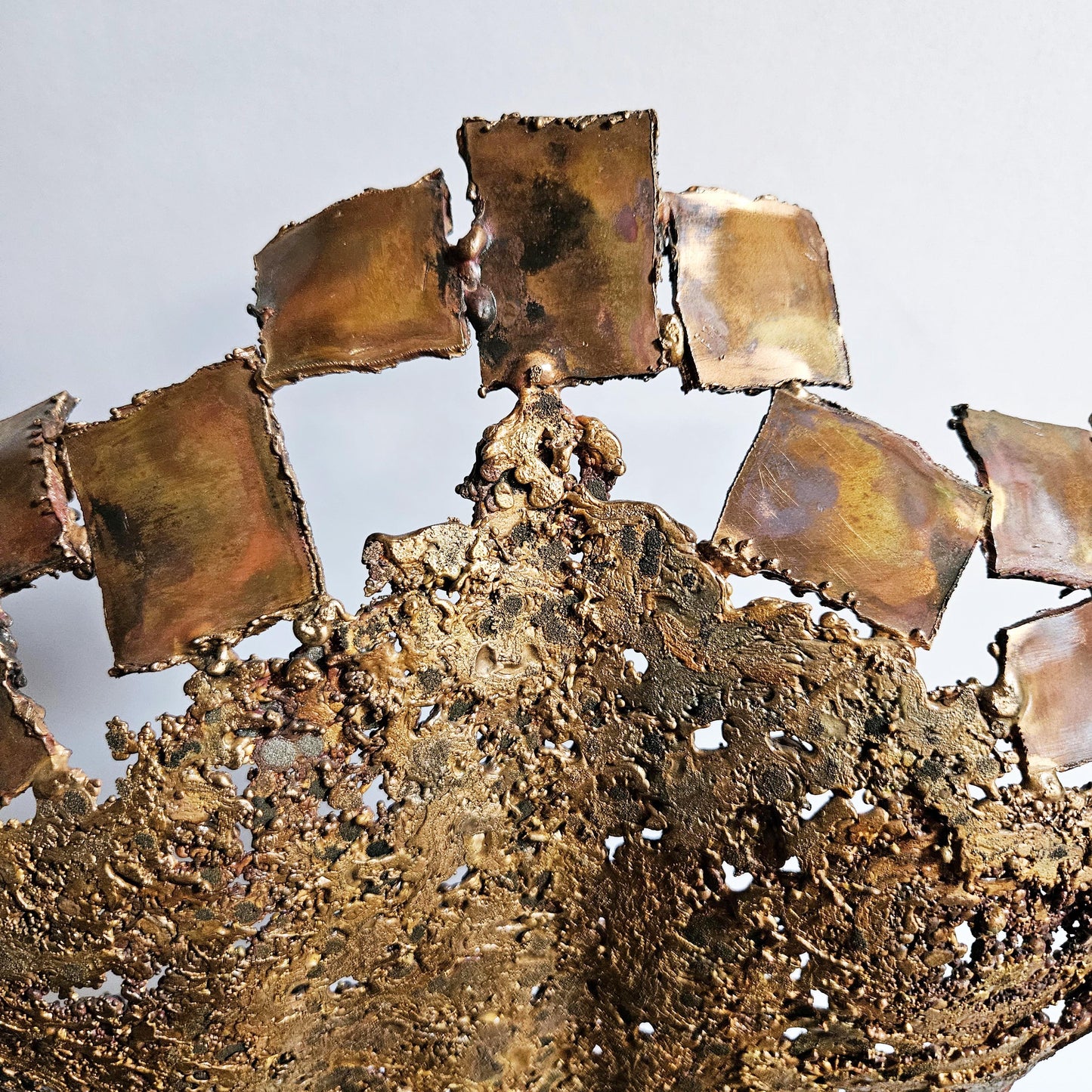 Kouros Action vérité - Sculpture Dos en dentelle de bronze