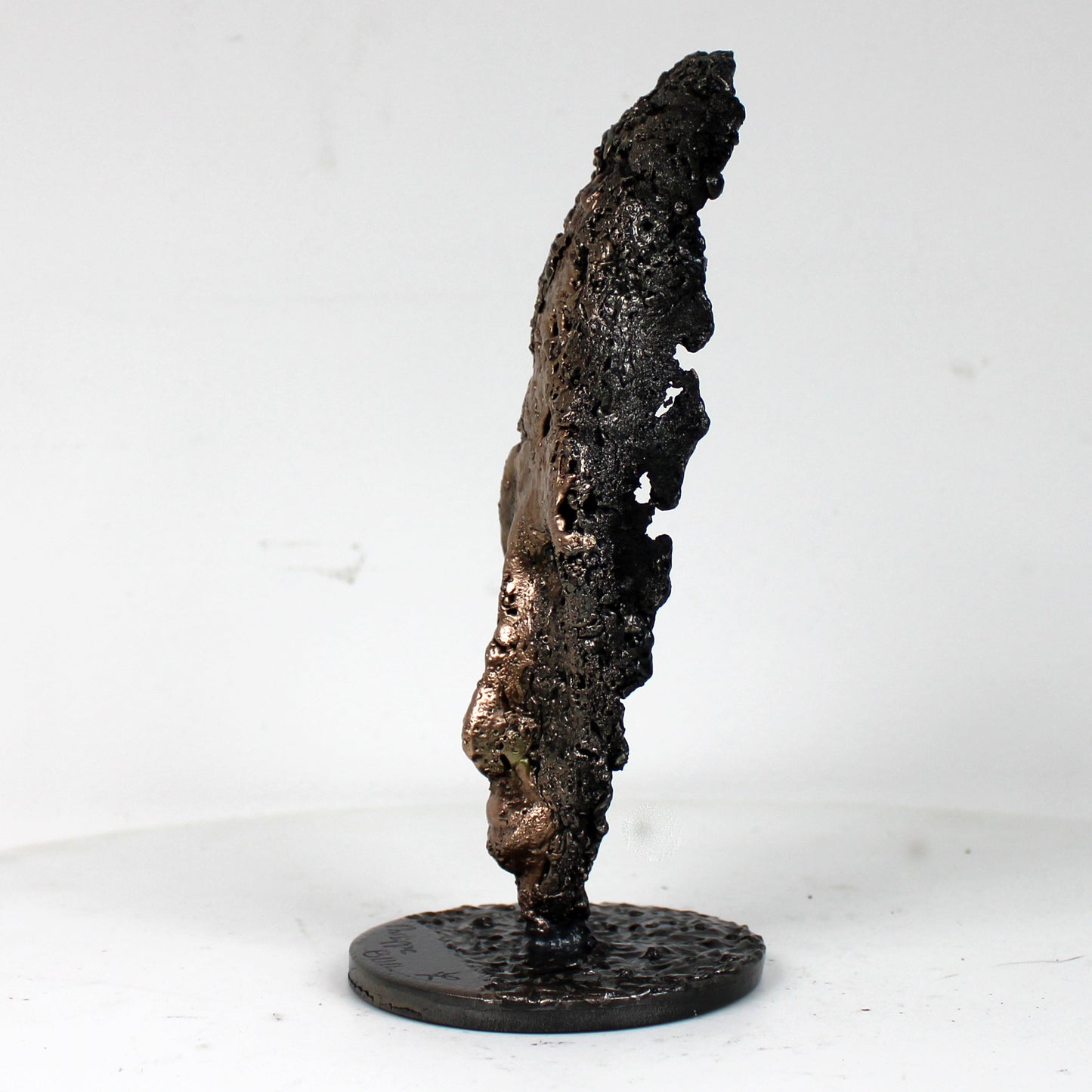 masque africain vendredi coiffe sculpture métal vude de profil