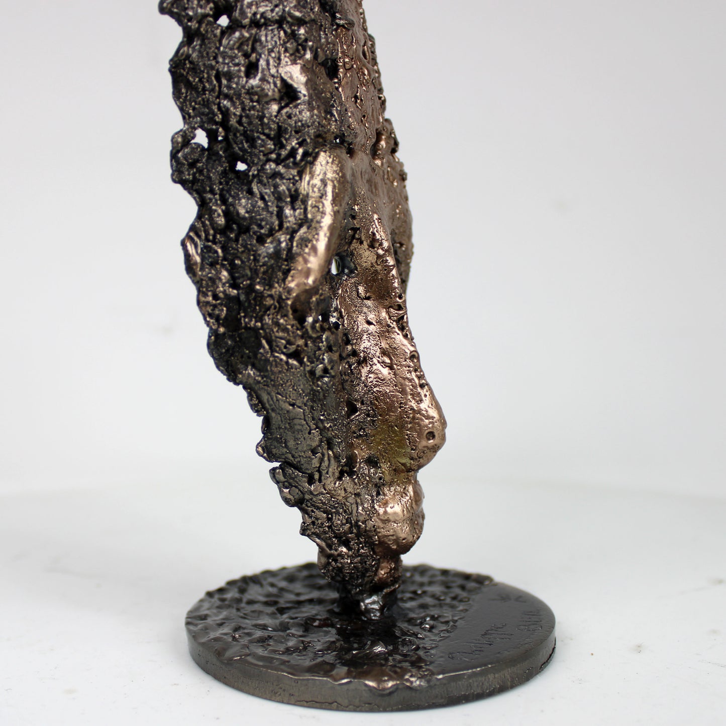 masque africain contemporain coiffe - détail