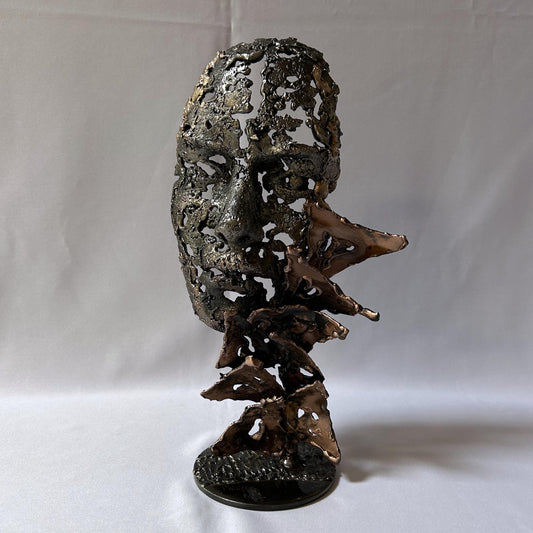 Une larme 45-25 - Sculpture visage dentelle métal acier et bronze