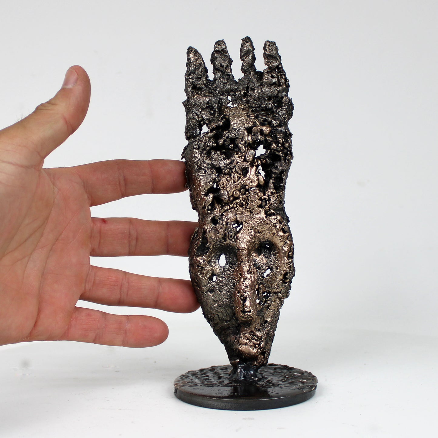 masque africain contemporain ouvert sculpture métal