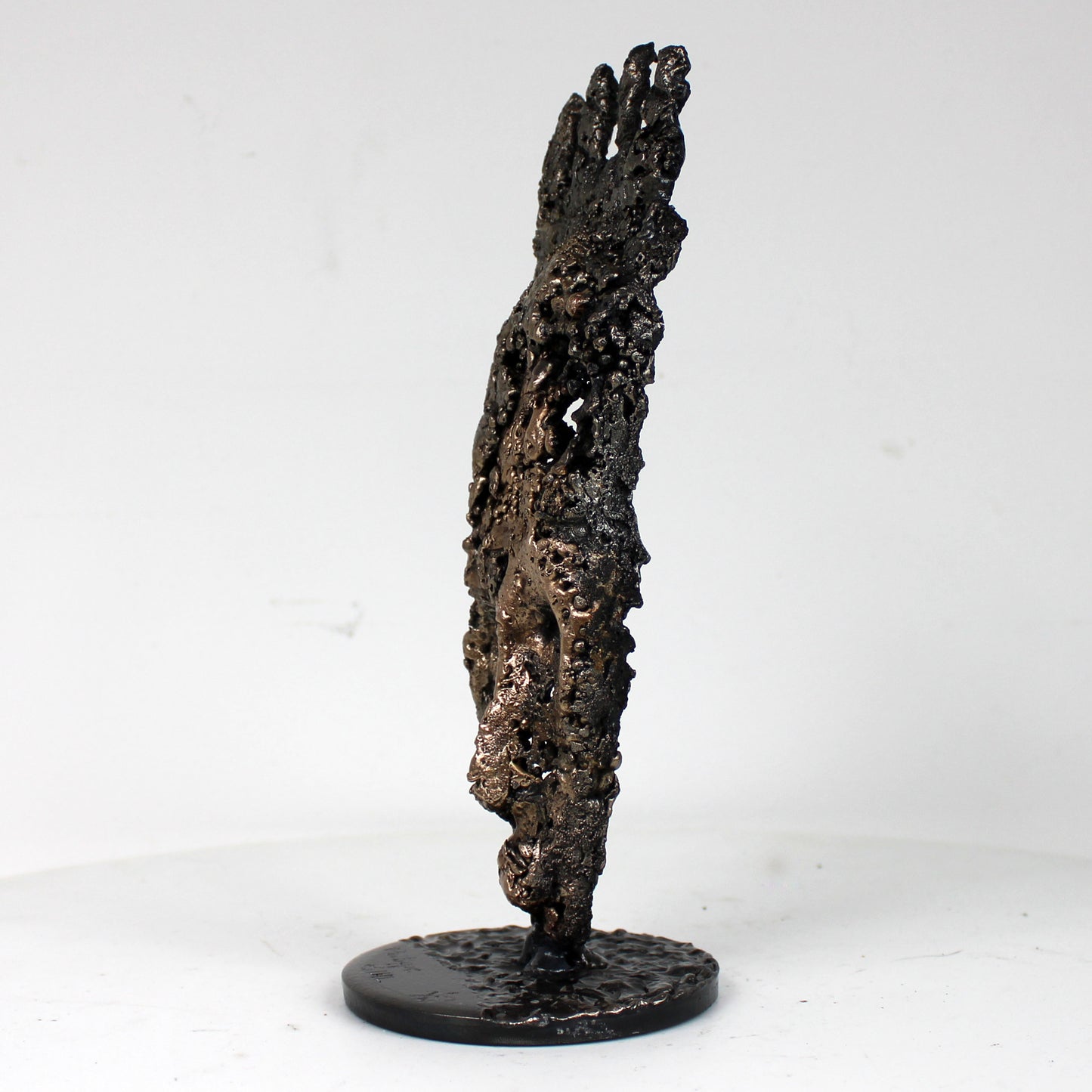 sculpture africaine diffusion lumière acier bronze - vue de profil