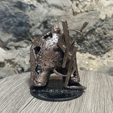 Sculpture de Philippe Buil représentant une silhouette canine stylisée orné du logo emblématique YSL en dentelle de bronze.