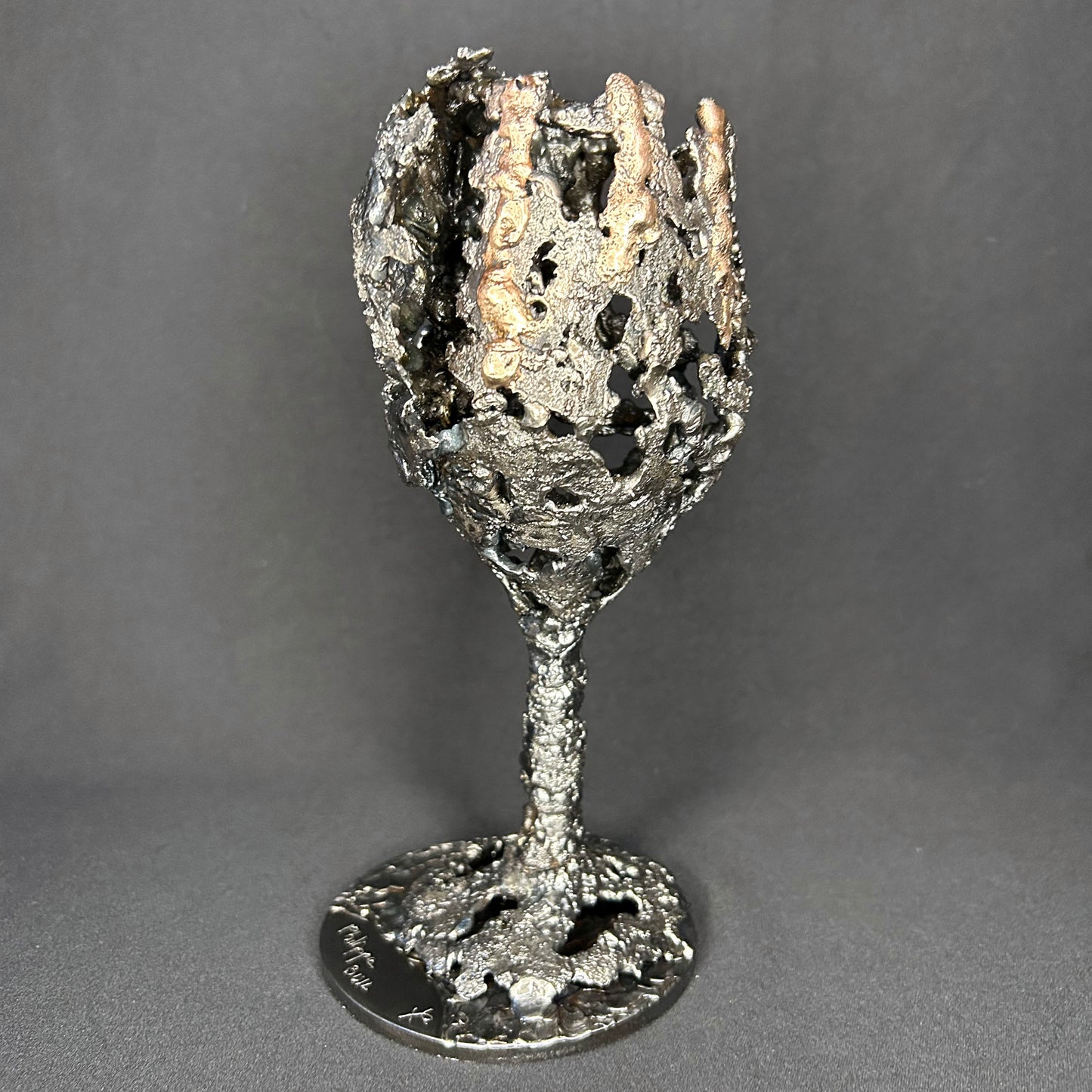 sculpture Le Calice du Silence Philippe Buil tête de mort métal