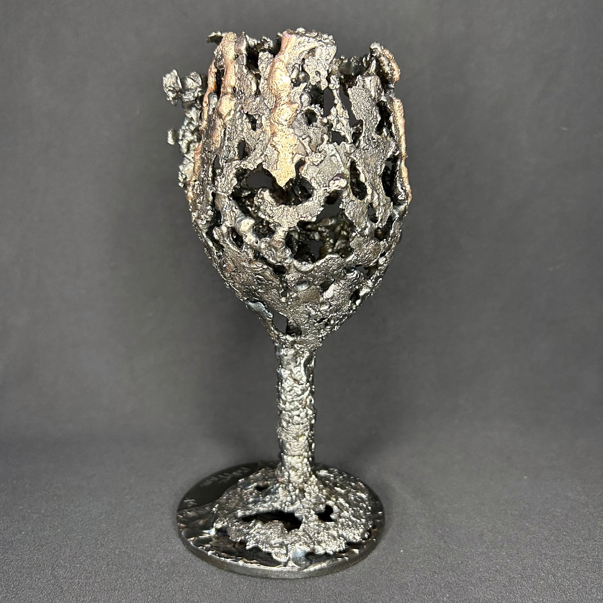 sculpture Le Calice du Silence Philippe Buil tête de mort métal