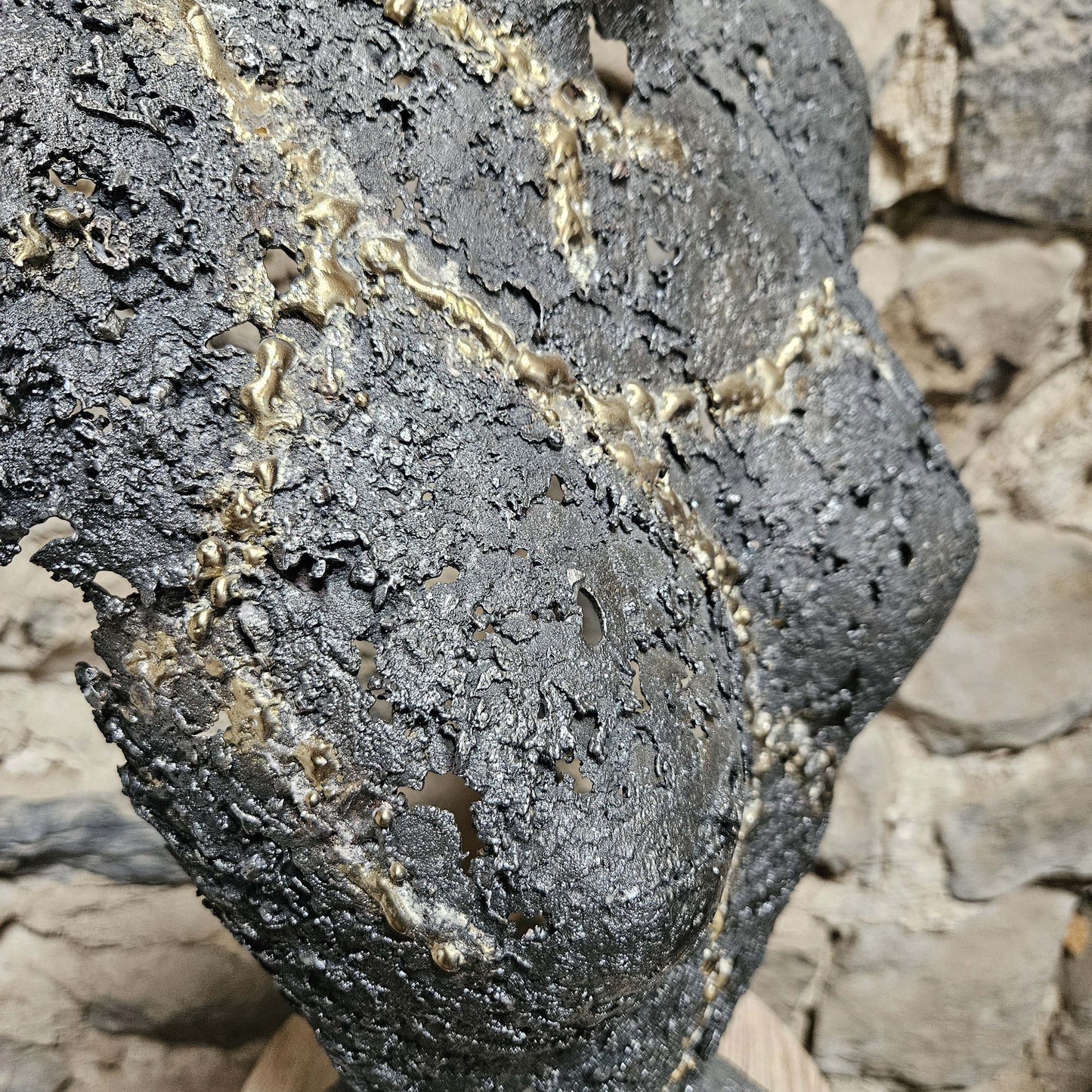 Buste féminin en dentelle de métal sculpture contemporaine  détail