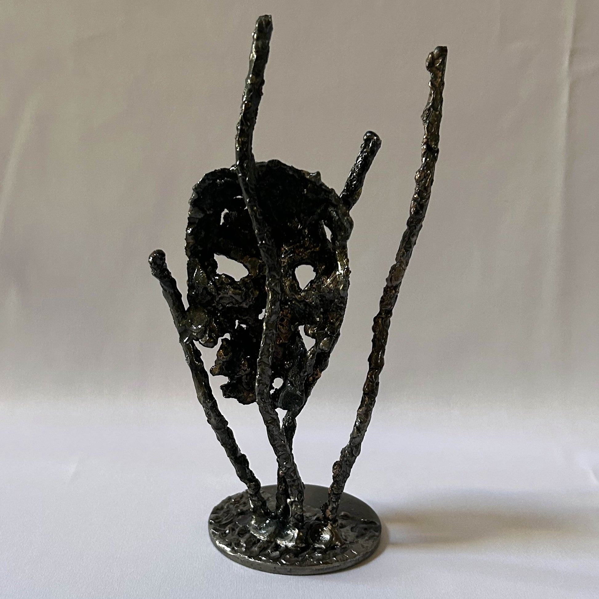 Vanité contemporaine de Philippe Buil : Sculpture tête de mort en dentelle de métal acier et Bronze