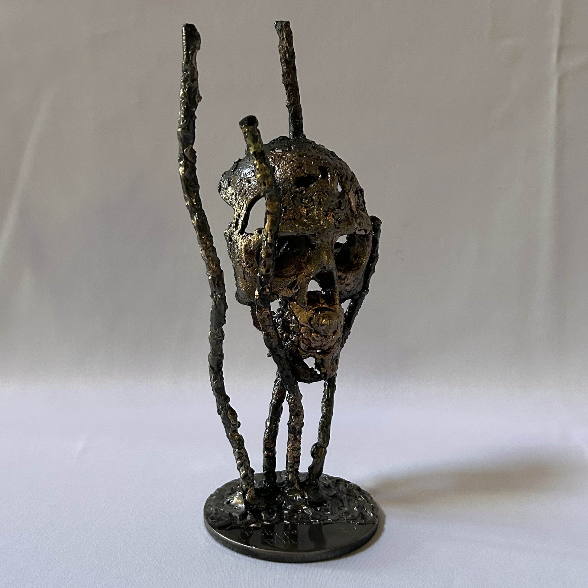 Vanité contemporaine de Philippe Buil : Sculpture tête de mort en dentelle de métal acier et Bronze