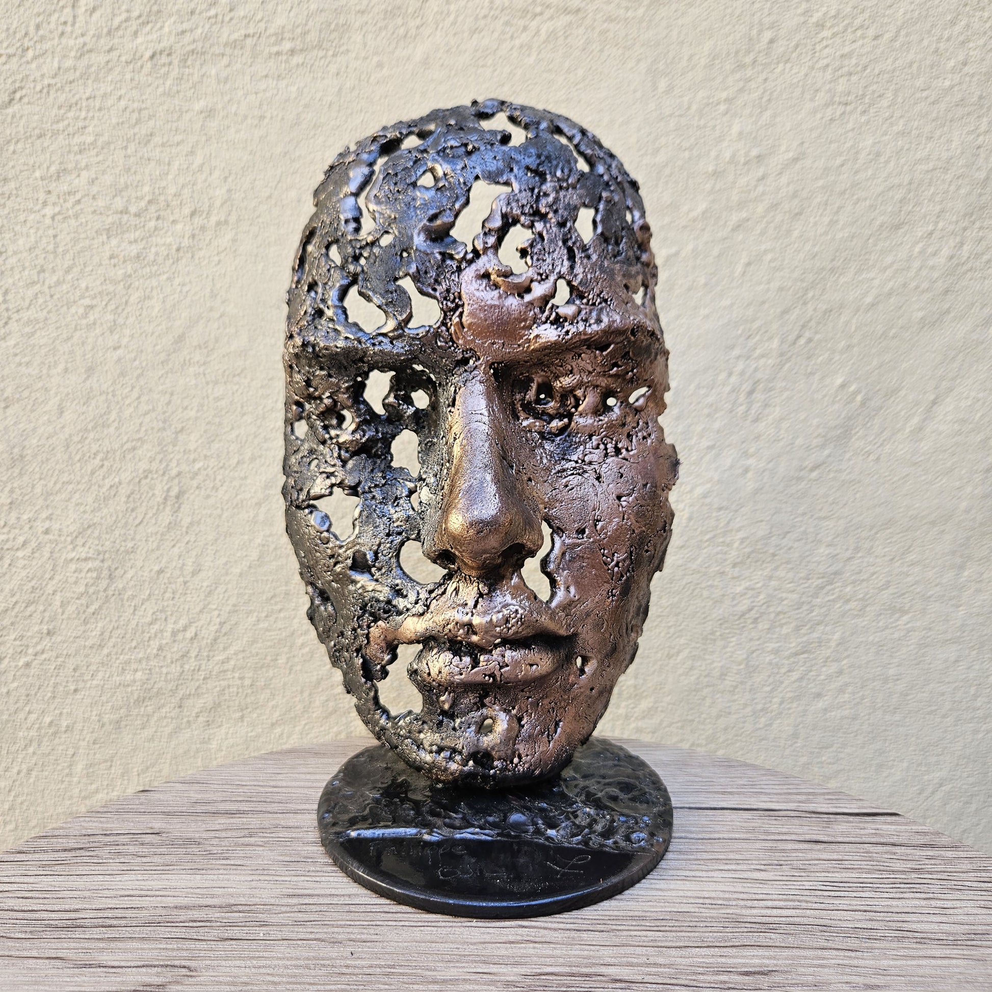 Une larme 58-23 - Sculpture visage dentelle métal acier et bronze