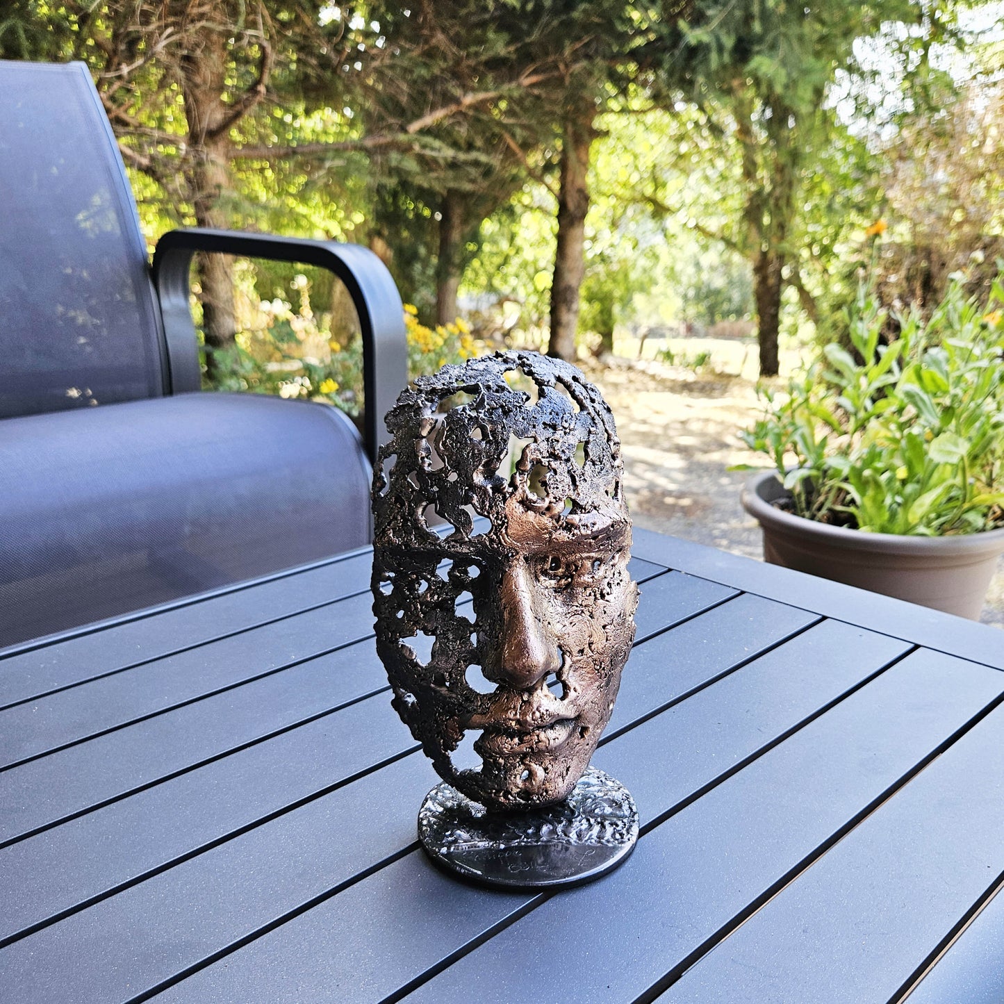 Une larme 58-23 - Sculpture visage dentelle métal acier et bronze