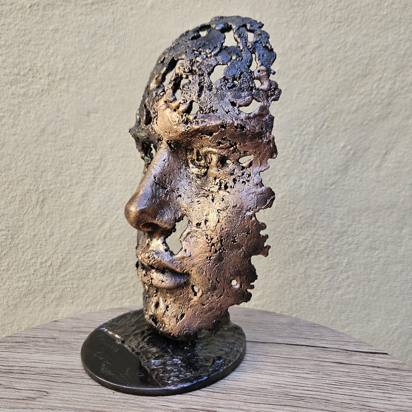 Une larme 58-23 - Sculpture visage dentelle métal acier et bronze